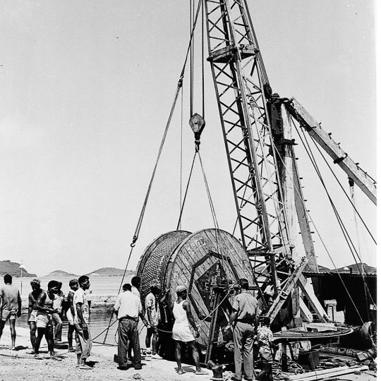 1959 Mise en place câble sous marin reliant le central Gallieni